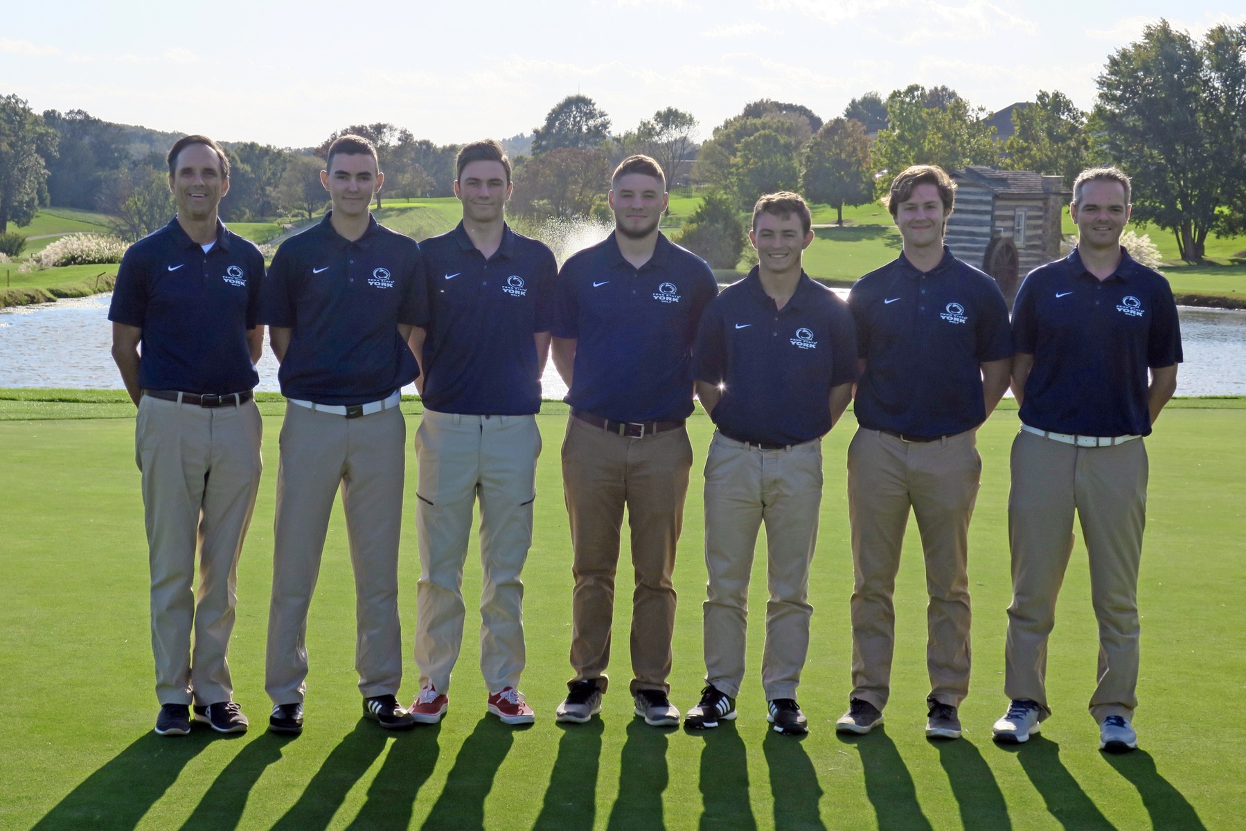 Brent Williams (center), with the 2018 Penn State York golf team.
